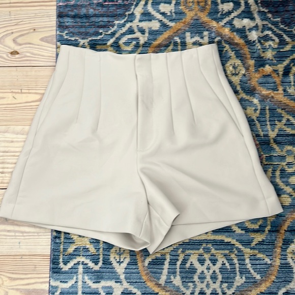Zara shorts size small off white going out shorts - Picture 1 of 3
